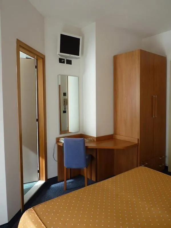 ***  Hotel Gambrinus ليدو دي يسولو إيطاليا