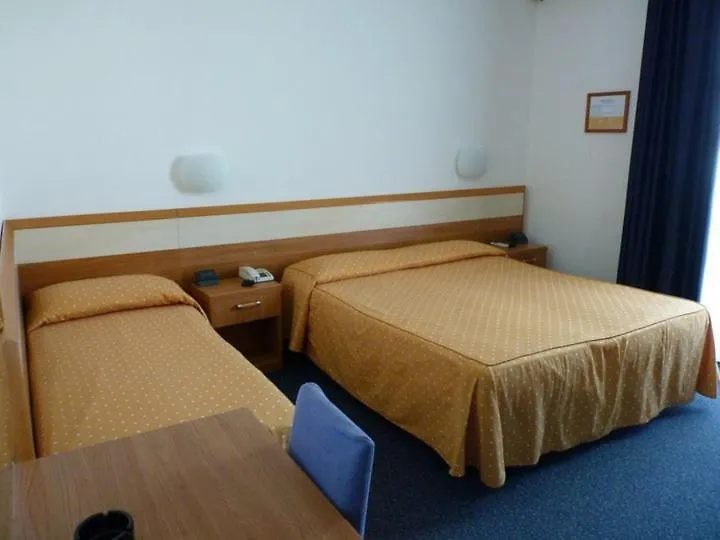 Hotel Gambrinus ليدو دي يسولو